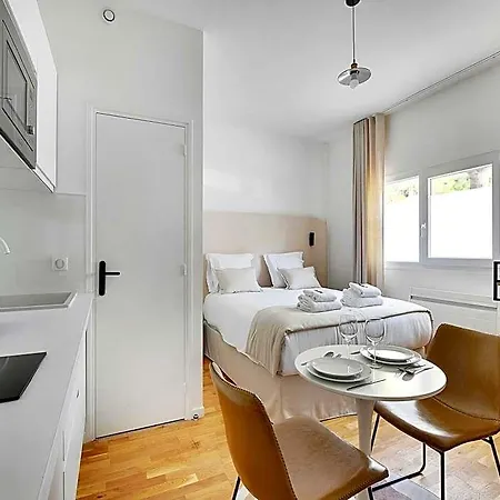 Peaceful - 2p - Clignancourt Hotell 2*